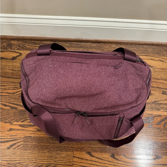Lululemon Athletica Burgundy Travel Bag - Picture 5 of 10